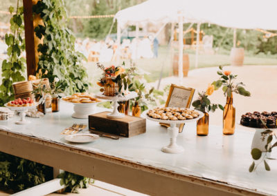 Wedding Lyon Farmette Heather & Monica Dessert Table